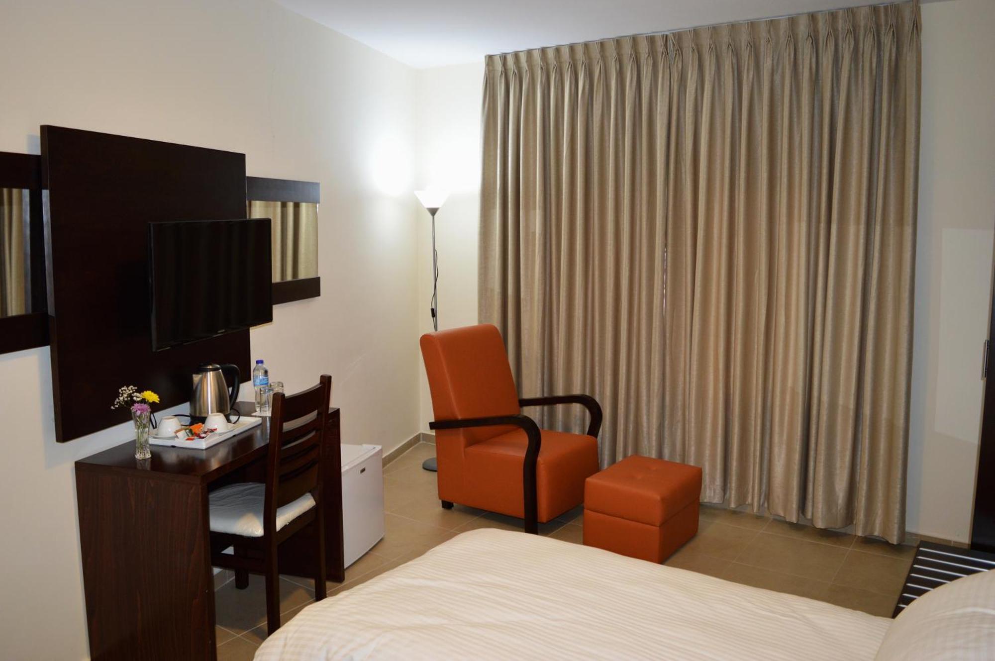 Taybeh Golden Hotel Ramallah Room photo